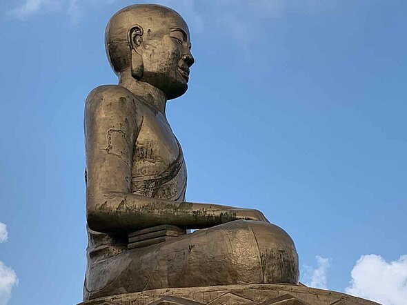 Patient mit Bluthochdruck während einer Meditationsübung zur Blutdruckreduzierung