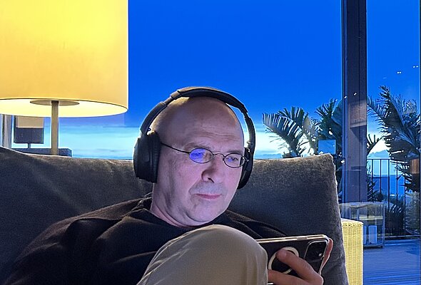Egon Molineus, Psychotherapeut und Coach, in seiner Praxis Hamburg-Altona